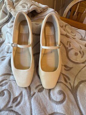 Dolce Vita Reyes Ballet Flats Ivory Leather